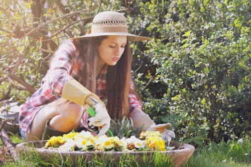 Free quote policy for garden services in Custom House